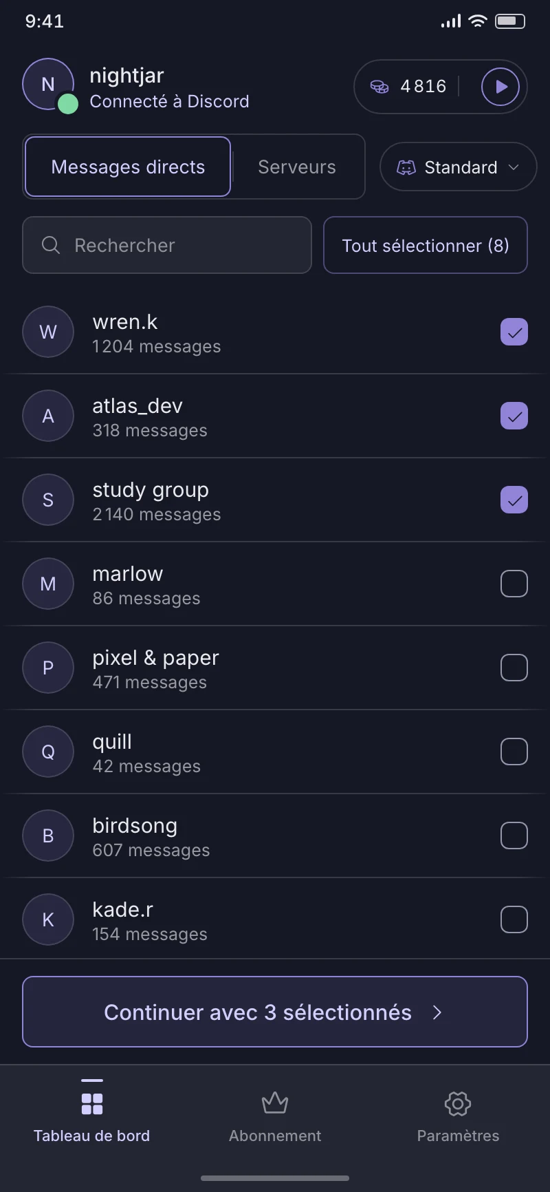L’écran d’accueil de DisDeleter : vos MP et serveurs Discord dans une liste, chaque ligne se sélectionne d’une pression, avec le mode de suppression au-dessus et le nombre d’éléments sélectionnés en bas.